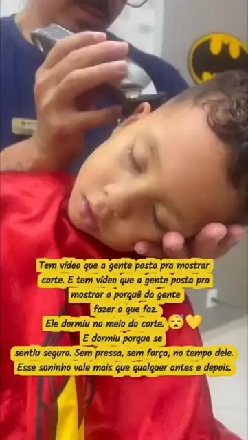 Criança dormindo tranquila durante o corte